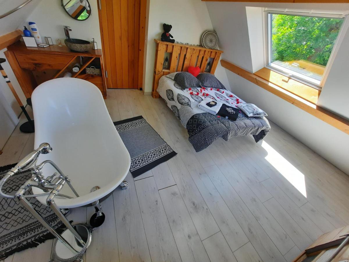 Au Calme Absolu Chez Nicolas Lindry Exterior photo